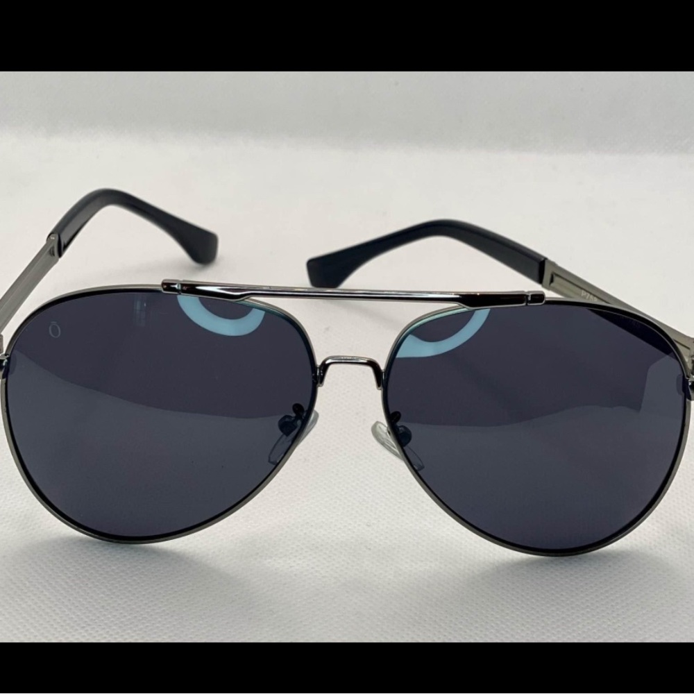 Stylish Black Aviator Sunglasses